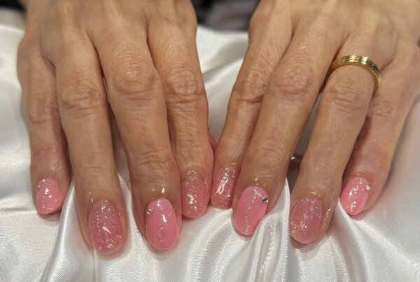 「ハンド 定額デザイン」ピンクネイルでこの時期のカラーにピッタリ！|Nail Salon Linda