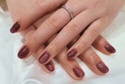 「ハンド マグネット ワンカラー」濃い色のマグネットネイルは存在感が強く可愛らしい印象になります！