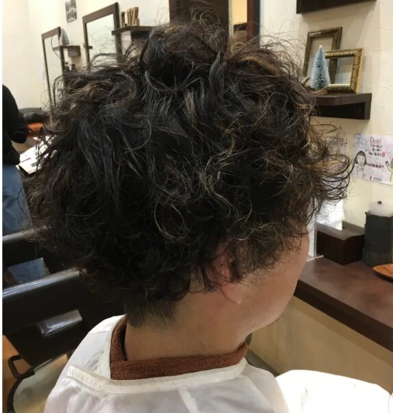 メンズクルクルパーマ&amp;全体ハイライト|hair doctor Luz恵み野店