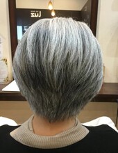 グレーヘア、ショートヘア|hair doctor Luz恵み野店