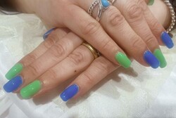 「ハンド ワンカラー」暖かい季節のネオンカラー！ パキッとしたお色味で、お手元を見るたび明るい気持ちになれるのでおすすめ