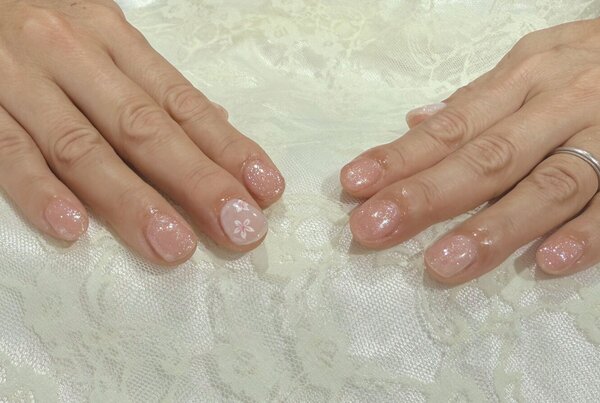「ハンド 定額デザイン 」春らしく桜がポイントのデザインです！|Nail Salon Linda