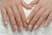 「ハンド 定額デザイン」 やんわりイエローと繊細なラメの組み合わせがかわいい！|Nail Salon Linda