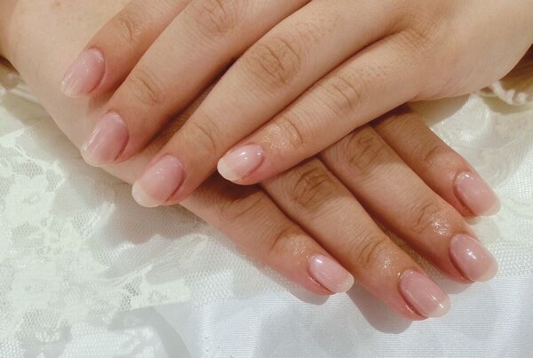 「ハンド ワンカラー」お仕事や環境に合わせてナチュラルカラー！ 薄めカラーでもお爪の補強になるのでおすすめです！|Nail Salon Linda