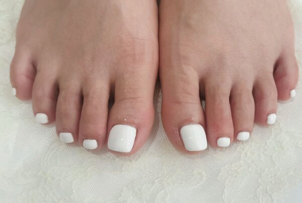 「フット ワンカラー」 夏に向けたホワイトワンカラー！！|Nail Salon Linda