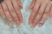 「ハンド 定額デザイン」キラキラ輝くラメに大きめのハートのパーツでアクセントに！ |Nail Salon Linda