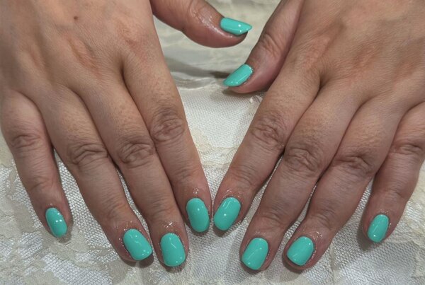 「ハンド ワンカラー」スカイブルーでビタミンカラーに！！|Nail Salon Linda