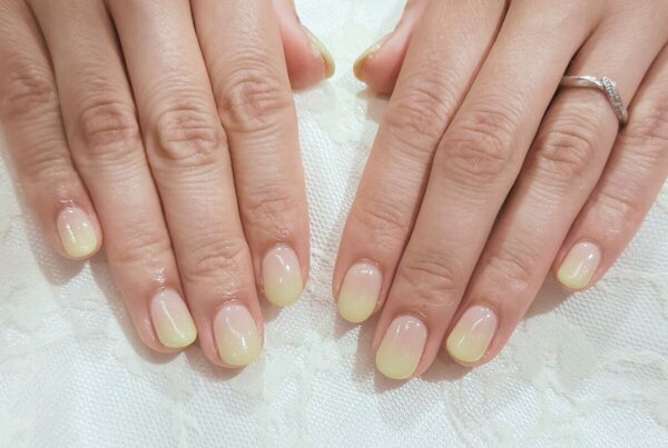 「ハンド グラデーション」イエローのグラデで春ぽく明るめな仕上がりに！！|Nail Salon Linda