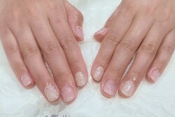 「ハンド 定額デザイン」シアーカラーとラメを交互に使うことでバランスの良い仕上がりになります！