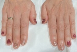 「ハンド 定額デザイン」カラーチェンジで大人っぽい赤のカラーに、大きめのホロが入ったラメを使用しています！ 