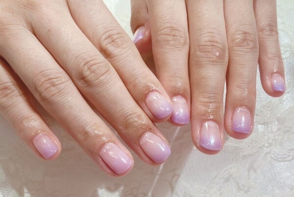 「ハンド グラデーション」紫グラデーション、春の終わりの暖かいイメージです|Nail Salon Linda