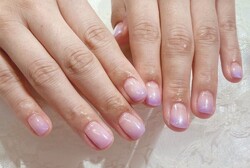 「ハンド グラデーション」紫グラデーション、春の終わりの暖かいイメージです|Nail Salon Linda