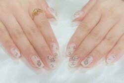 「ハンド ライトコース」(60分 アート、ストーン、シールつけ放題) パーツ盛りだくさんネイル！ クロスでかっこいい印象