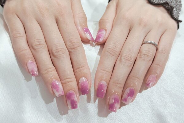 「ハンド 定額デザイン」紫とホワイトの組み合わせが可愛い！|Nail Salon Linda