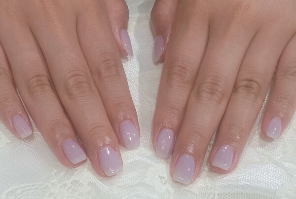 「ハンド ワンカラー」白と紫の間のような絶妙カラーでとても上品になります！|Nail Salon Linda