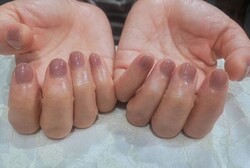 「ハンド ワンカラー」肌馴染みの良い色で透明感もあるので、どんな人にも似合うカラーです！