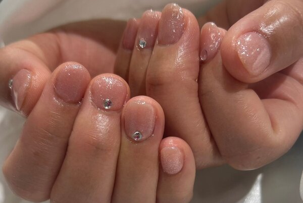 「ハンド ワンカラー」キラキラワンカラーにストーンです！|Nail Salon Linda