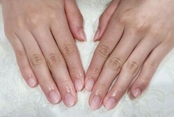 「ハンド グラデーション」薄ピンクで上品な仕上がりに！|Nail Salon Linda