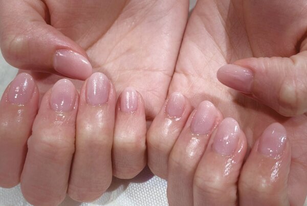 「ハンド グラデーション」薄ピンクで上品な仕上がりに！|Nail Salon Linda