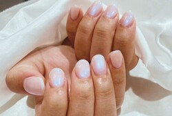 「ハンド ワンカラー」ホワイトパールの中に青い光沢感があるカラーになります！ 1色でも充分に楽しめます！