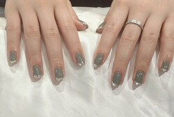 「ハンド ガラスフレンチ」グリーンにゴールドフレンチで上品な仕上がりに！|Nail Salon Linda