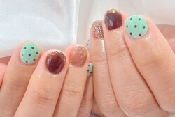 「ハンド 定額デザイン」過去のHP定額ネイルを色変え！ チョコミントをイメージの配色です！|Nail Salon Linda