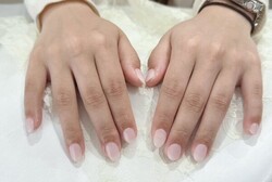 「ハンド グラデーション」 乳白色でお手元をトーンアップ！！|Nail Salon Linda