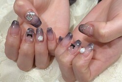 「ハンド ミドルコース」フラッシュのラメグラとイニシャルアートが可愛いです♪