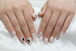 「ハンド ミドルコース」ホワイトカラーで今流行りのドットネイル！！|Nail Salon Linda