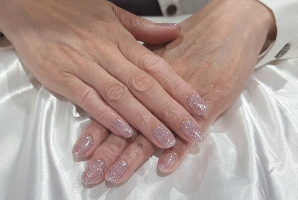 「ハンド ラメ・ワンカラー」ラメワンカラーでキラキラな仕上がりに！！|Nail Salon Linda