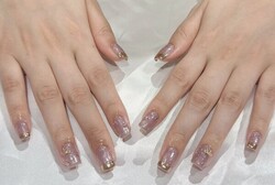 「ハンド ライトコース」ゴールドミラーとリボンの組み合わせがかわいい！！|Nail Salon Linda