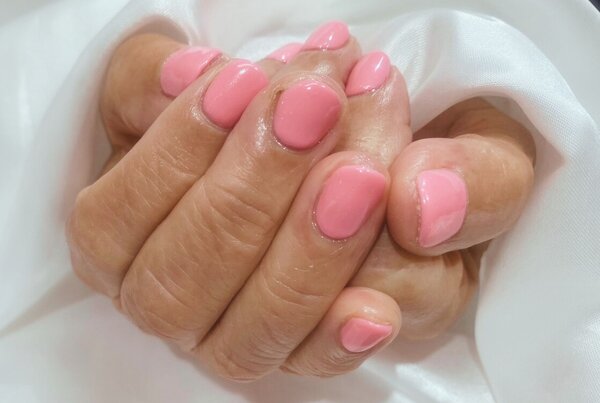 「ハンド ワンカラー」春らしい温かみのあるピンク！ 可愛らしくておすすめです！|Nail Salon Linda