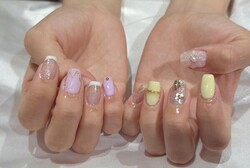 「ハンド ミドルコース」お花を沢山入れたニュアンスデザイン！！|Nail Salon Linda