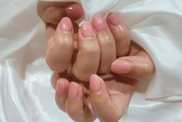 「ハンド  ワンカラー」肌馴染みの良いピンクで透明感もあり可愛らしい印象になるので、華美なのが難しい方にもおすすめです！|Nail Salon Linda