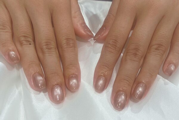 「ハンド  マグネットワンカラー」爪に動きが出てずっと手元を動かしたくなるような可愛さです！|Nail Salon Linda