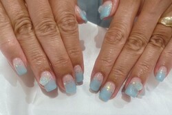 「ハンド  ライトコース」サンプルからお選びいただくライトコースでは、色味の変更ができます！ 薔薇のパーツをブルーに！