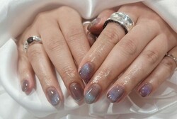 「ハンド マグネット ワンカラー」フレンチ風仕上げです！|Nail Salon Linda