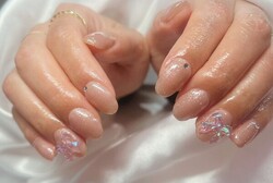 「ハンド 定額デザイン」ピンクにラメを入れました！ リボンのパーツで可愛さプラス！|Nail Salon Linda