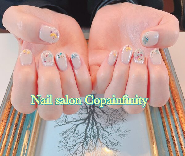 華やかで大人な押し花ネイル|Nail salon Copainfinity