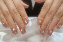 「ハンド マグネットワンカラー」オフィスネイルでも合うような肌馴染みの良いカラーで、ちゅるんとしてとても美しいです！