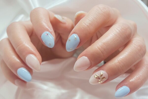 「ハンド 定額デザイン」今年はブルーを選ぶ方多い。 湘南ならでは、、、かな？|Nail Salon Linda