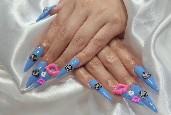 「ハンド ワンカラー ＋ 長さだし10本」長さだしと持ち込みパーツです。 帰国子女さまのセンスはなかなかの物です！|Nail Salon Linda