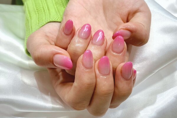「ハンド グラデーション」ピンクの色味を調整しながらお作りしました！ シロップのようなピンクでとても可愛らしいです！|Nail Salon Linda