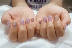 「ハンド 定額デザイン」転写シールを使った大理石のようなアートが入るデザインでとてもおしゃれな印象になります！