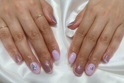 「ハンド 定額デザイン」紫陽花をイメージしてカラーチェンジ！ 紫のラメに紫のラインで同系色でまとめるととても可愛らしくな