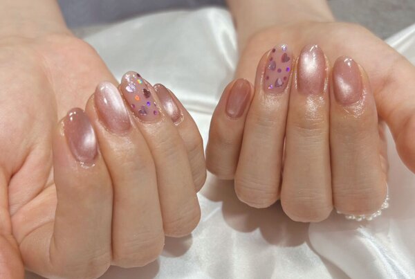 「ハンド ライトコース」マグネットとハートホロの相性が抜群ですね！ 旅行にもオススメです^ ^|Nail Salon Linda
