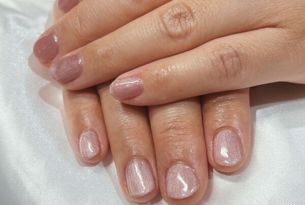 「ハンド マグネット ワンカラー」新色マグネット！ ラメも入っている、肌馴染みカラーです|Nail Salon Linda