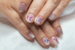 「ハンド ミドルコース」紫陽花カラーとシールで今の季節にピッタリですね！ 暖色カラーでもオススメです！