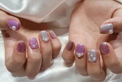 「ハンド ライトコース」色合いが近い組み合わせでお手元を華やかに！|Nail Salon Linda
