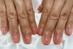 「ハンド ワンカラー」ピンクとオレンジの間のような色味になります！ 絶妙なカラーは混ぜたりして理想に近づけます